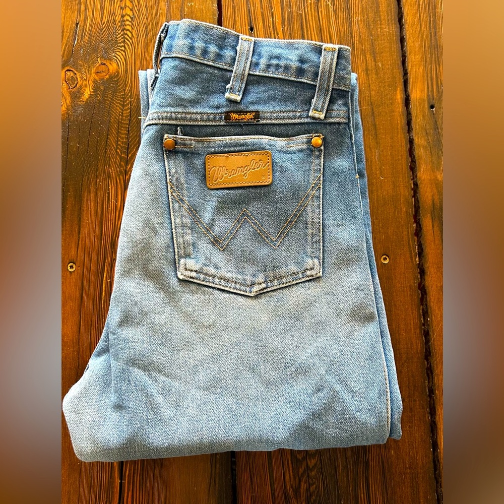 Men’s Wrangler bootcut jeans.